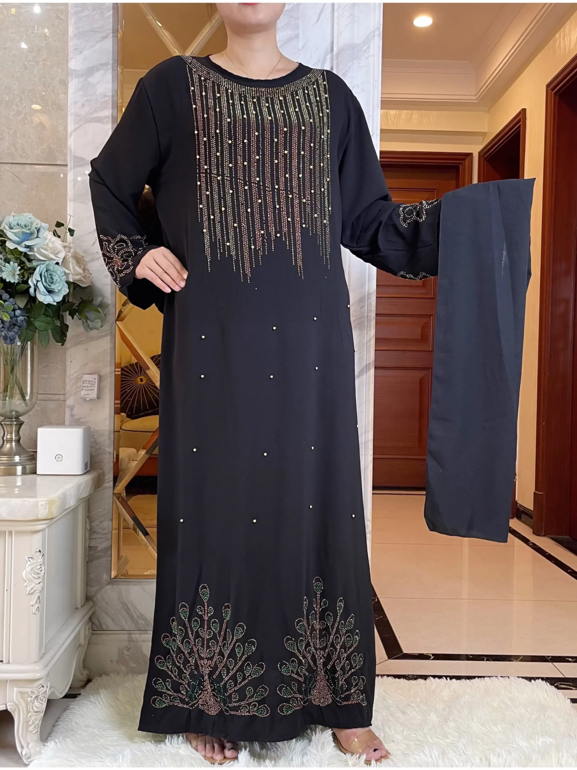 Abaya élégante à capuche pour femme - image de produit 8