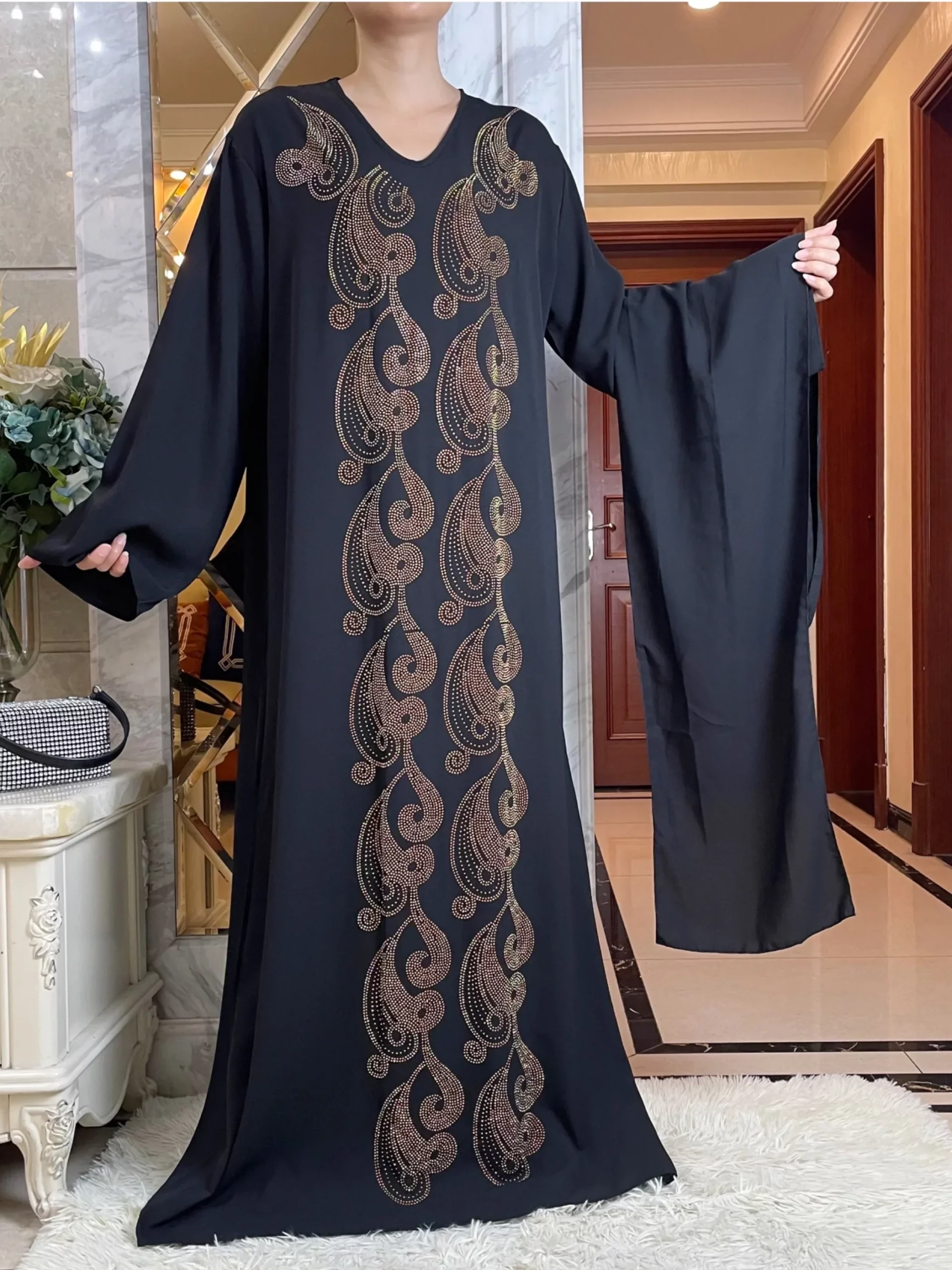 Abaya élégante à capuche pour femme - image de produit 6