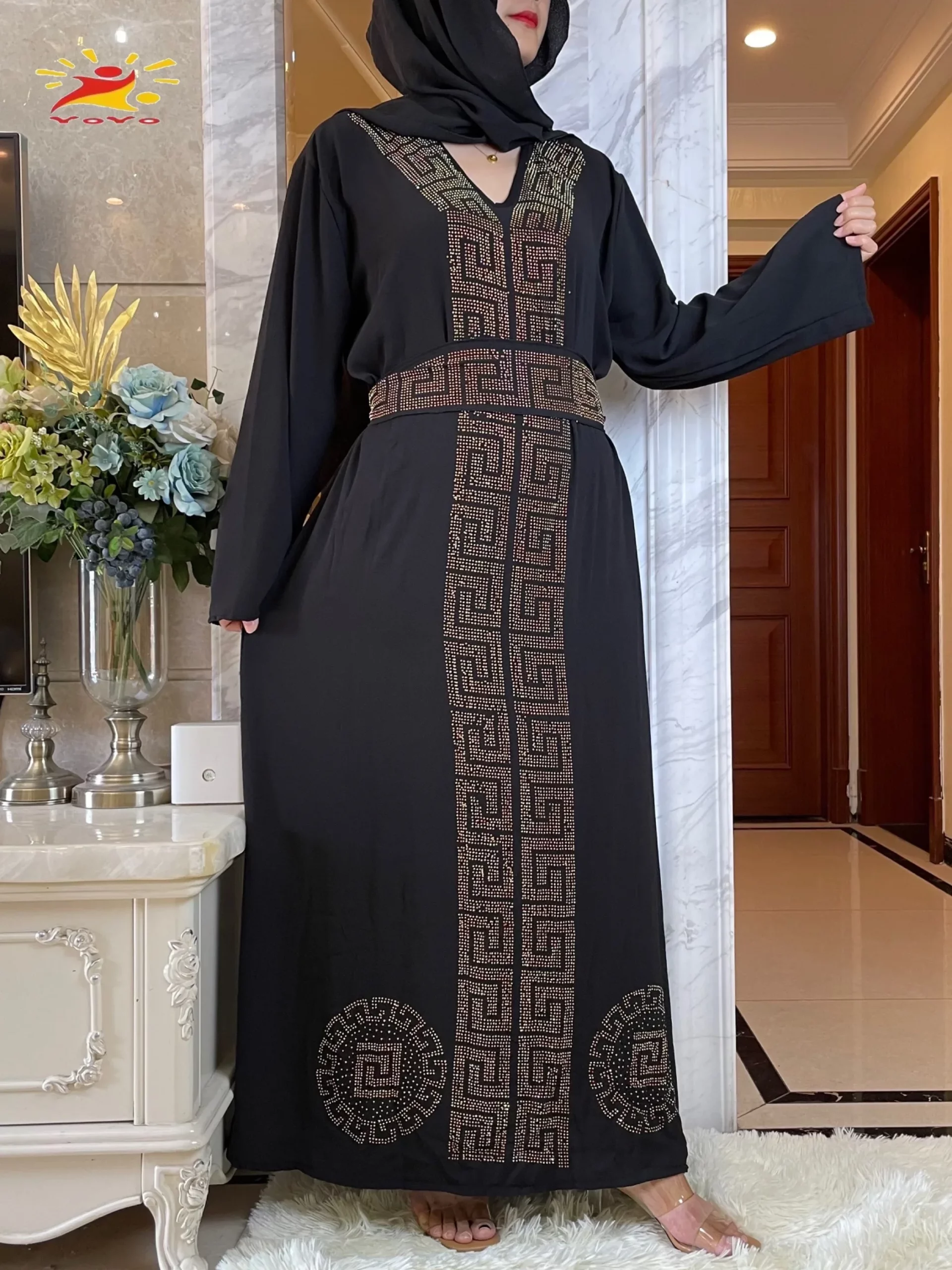 Abaya élégante à capuche pour femme - image de produit 7