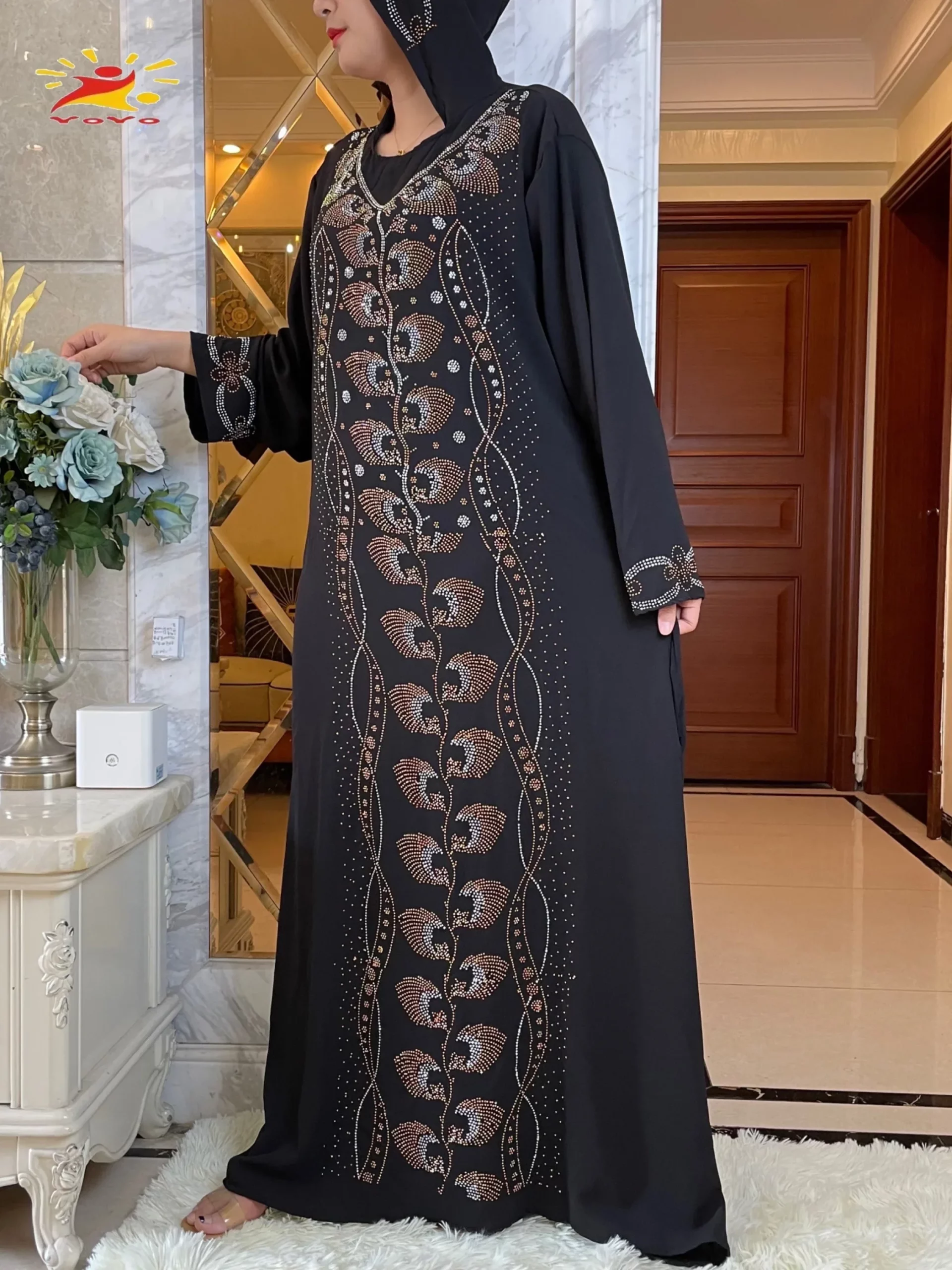 Abaya élégante à capuche pour femme - image de produit 4